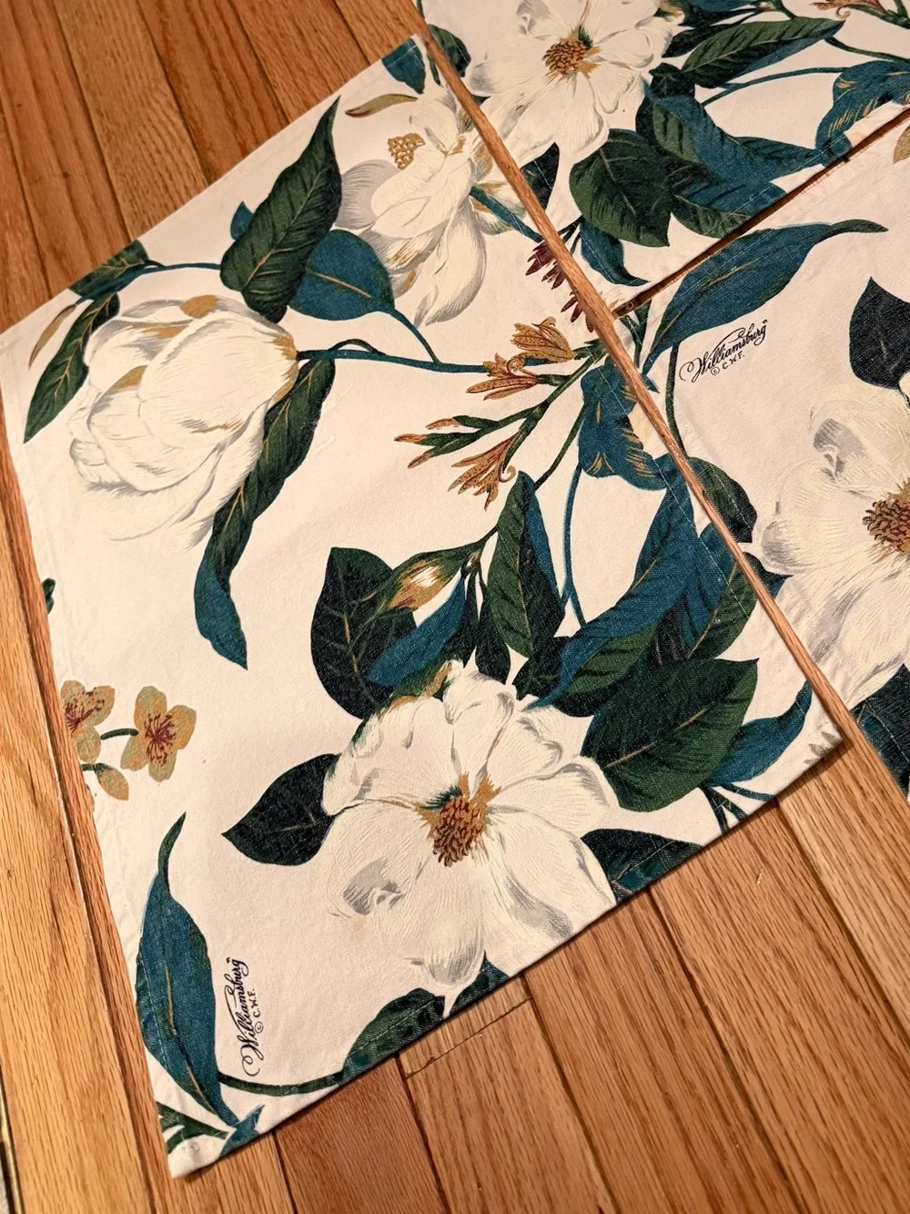 Floral Magnolia Placemat Set 8 with Teal Green Leaves